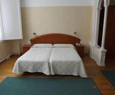 Paris 2*
